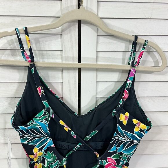 Sunsets Swimsuit Size Medium One Piece Veronica Twilight Blooms NWT - Picture 7 of 15